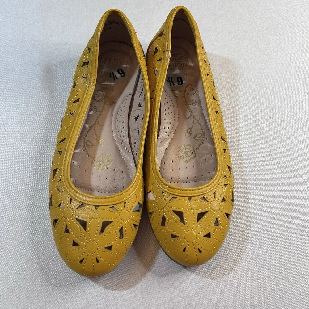 Mootsies Tootsies Charlann Women's‎ Flat Shoes 6.5M Gold/Yellow Faux Leather